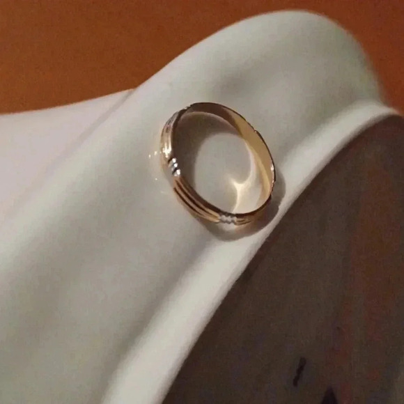 New yellow tone wedding band - Picture 8 of 8